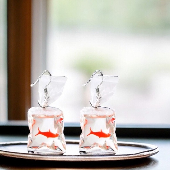 Splashy Style: NWT Goldfish-In-Bag Dangle Earrings! ๐โจ Fair Fish Earrings - Picture 7 of 7